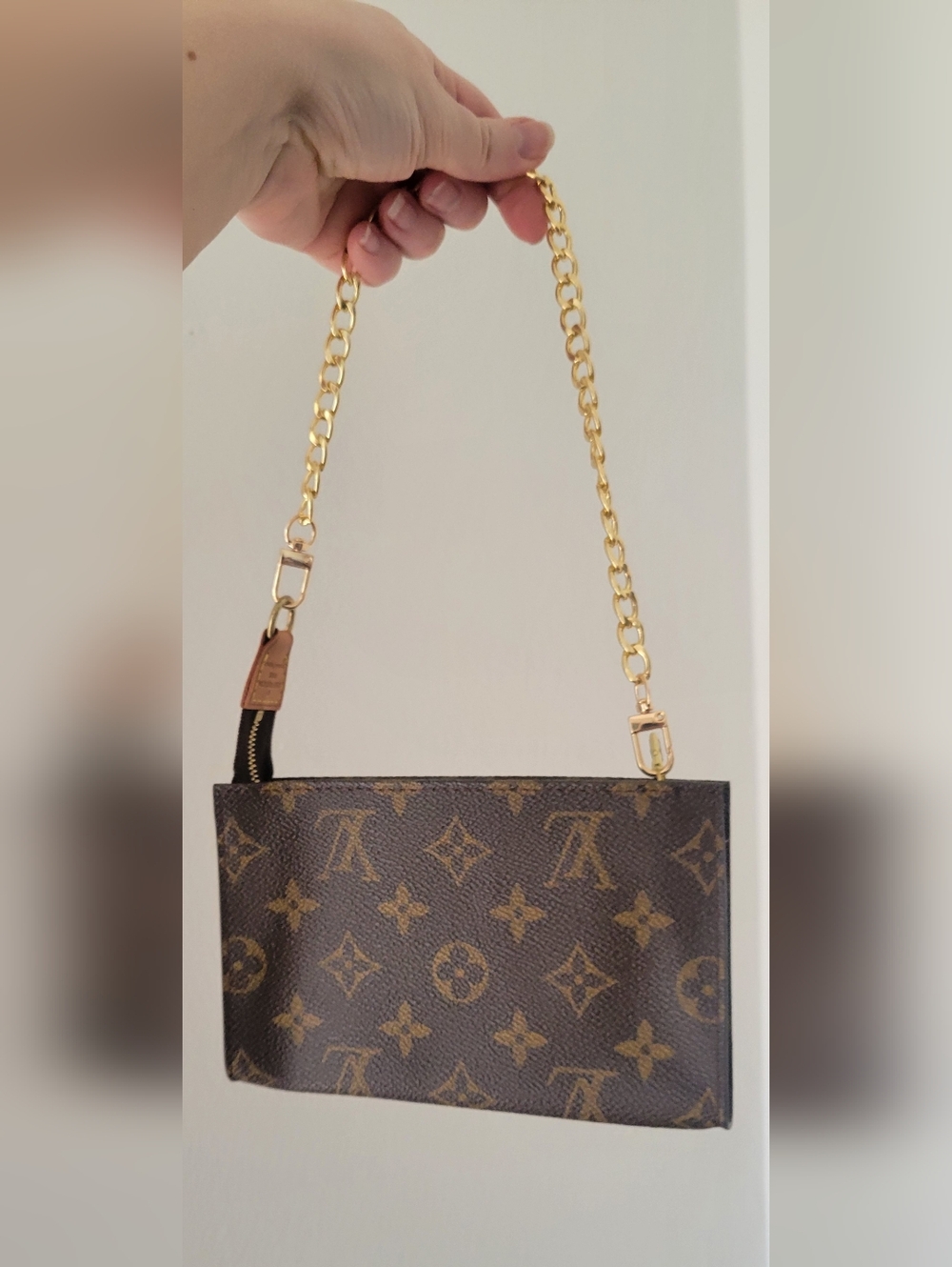 Authentuc Louis Vuitton Monogram Pouch ,serial number :VI0948 - Picture 7 of 13